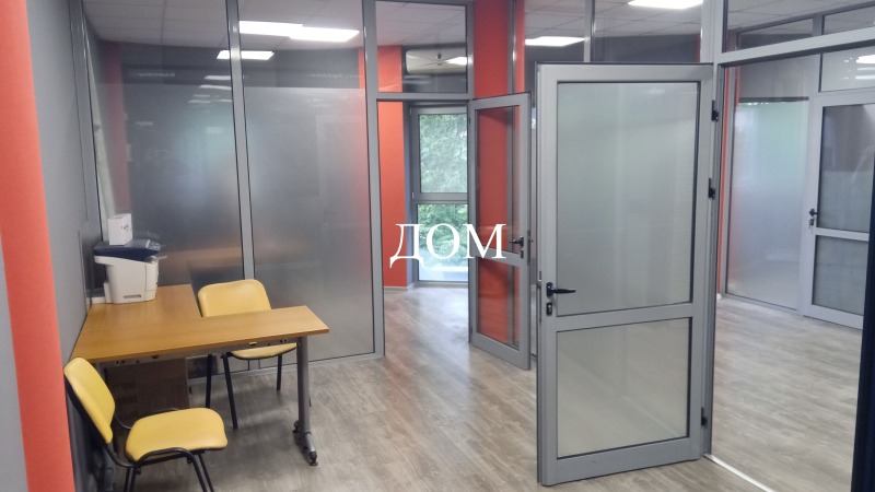 Дава под Наем ОФИС в град Шумен, Център - 37 кв.м / 180 € » 352.05 лв., ДОМ