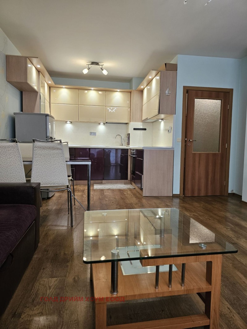 Kiadó  1 hálószoba Burgas , Centar , 60 négyzetméter | 98448758