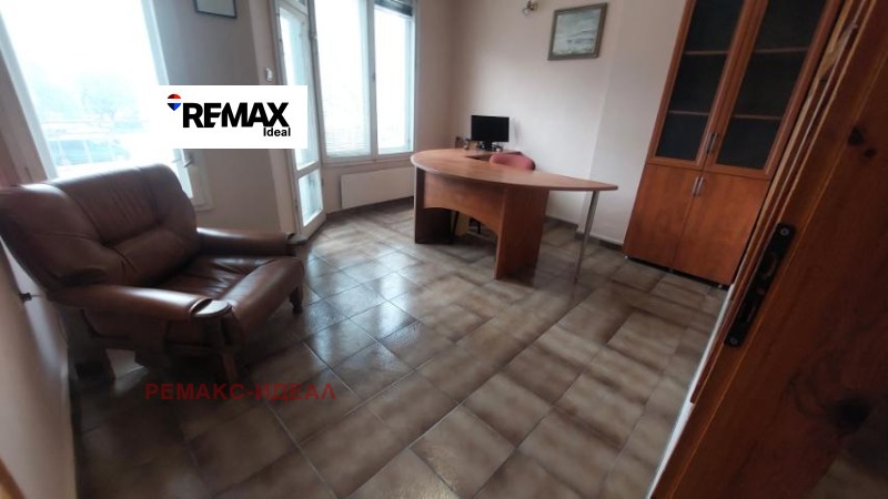 Дава под Наем ОФИС в град Варна, Център - 55 кв.м / 350 € » 684.54 лв., РЕМАКС-ИДЕАЛ