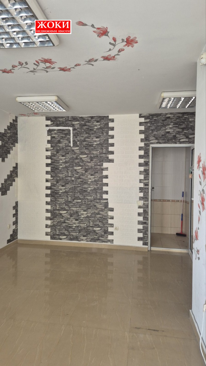 Para alugar  Escritório Pernik , Iztok , 30 m² | 16115378 - imagem [3]