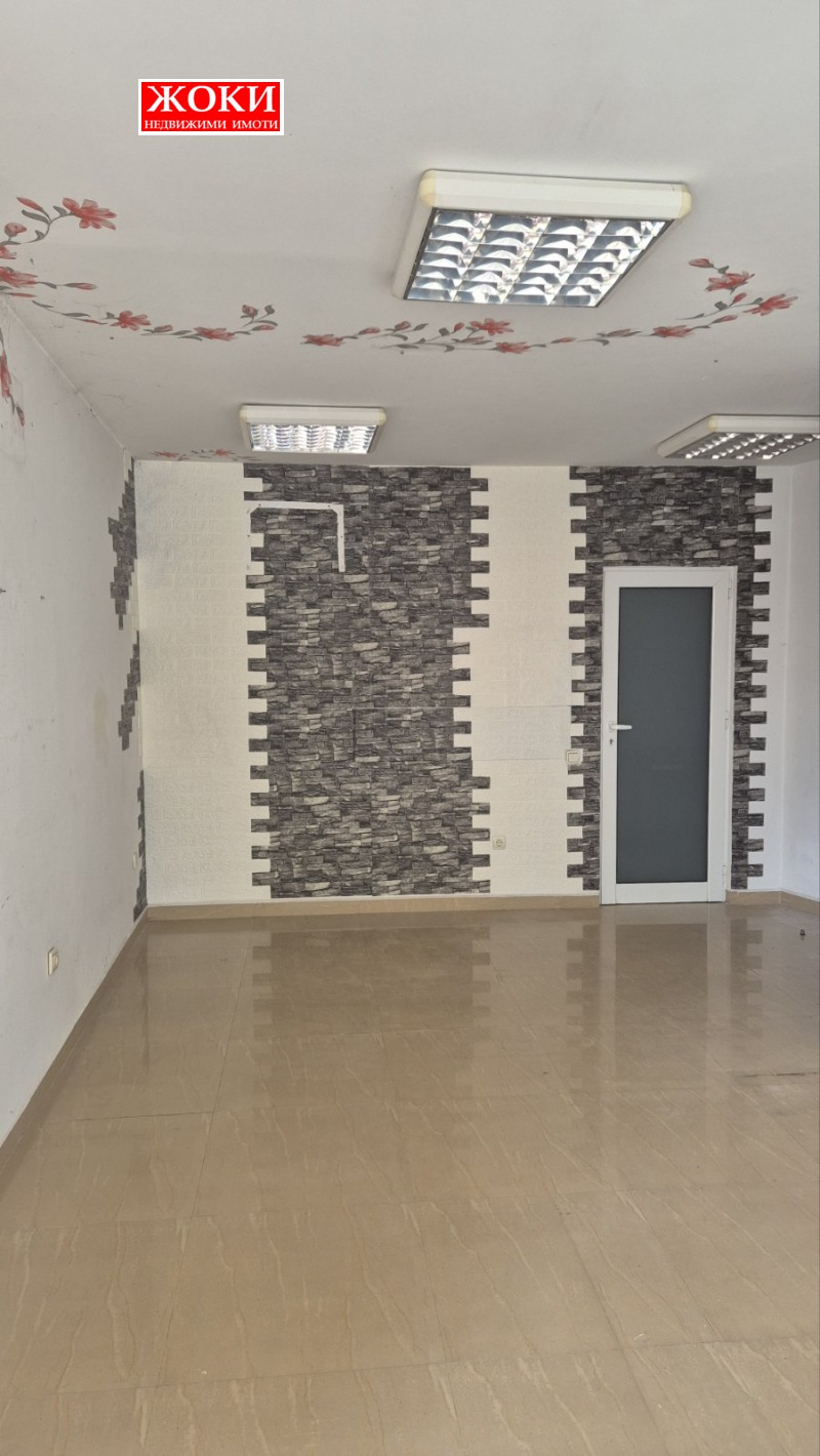 Para alugar  Escritório Pernik , Iztok , 30 m² | 16115378 - imagem [2]