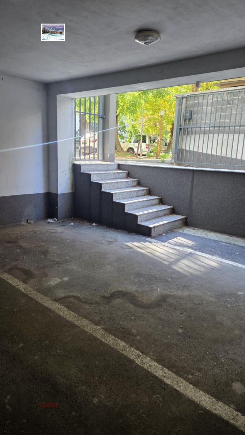 Дава под наем ГАРАЖ, ПАРКОМЯСТО, гр. Пловдив, Център, снимка 3 - Гаражи и паркоместа - 52558713