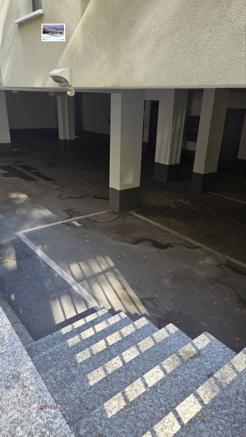 Дава под наем ГАРАЖ, ПАРКОМЯСТО, гр. Пловдив, Център, снимка 2 - Гаражи и паркоместа - 52558713