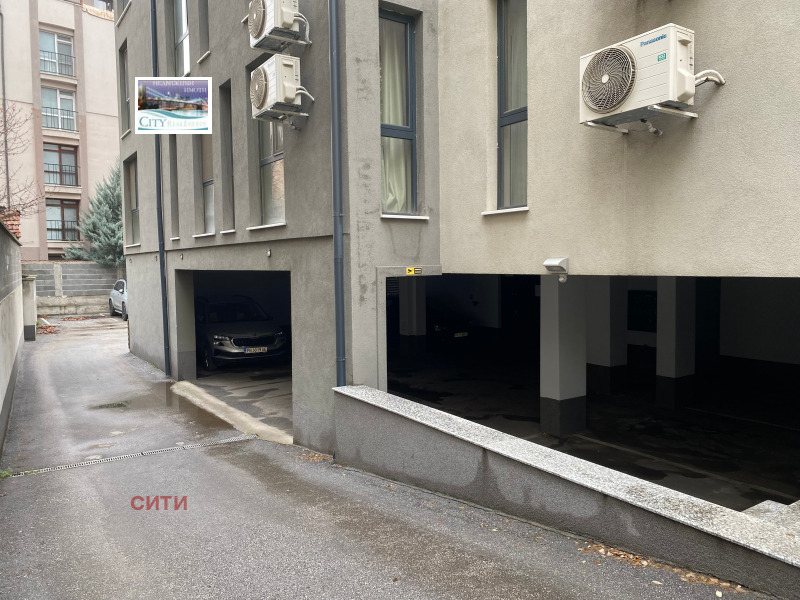 Дава под наем ГАРАЖ, ПАРКОМЯСТО, гр. Пловдив, Център