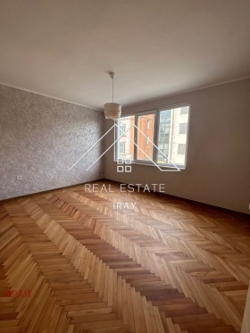1 Schlafzimmer Tri tschutschura - jug, Stara Zagora