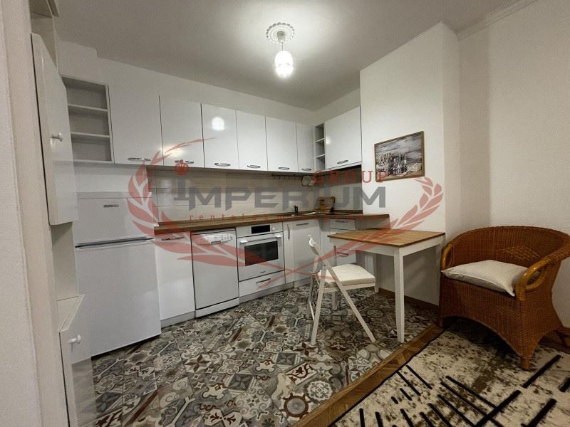 A louer  1 chambre Varna , Tsentar , 65 m² | 49499360