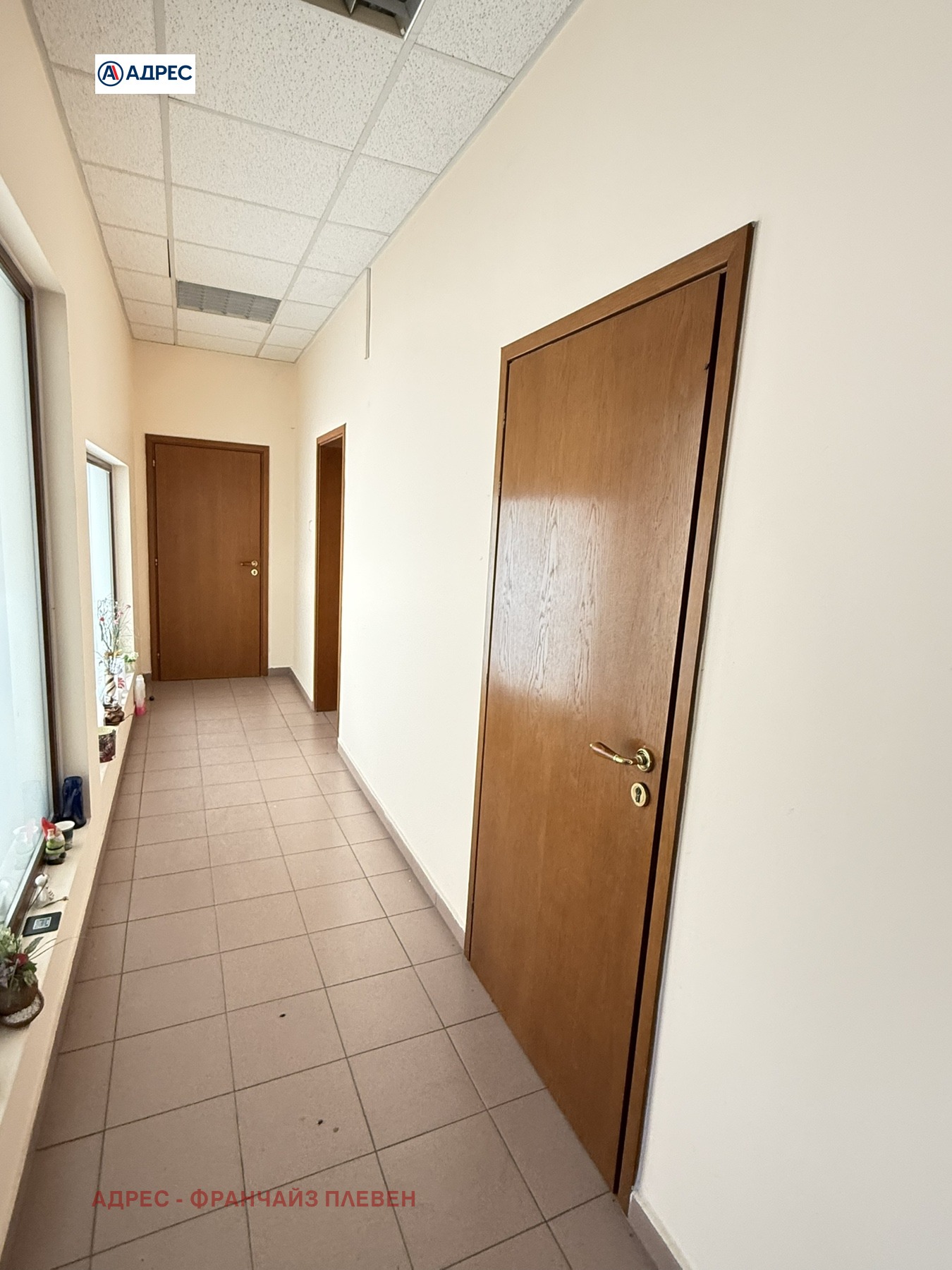 Дава под наем ОФИС, гр. Ловеч, Център, снимка 7 - Офиси - 53811835