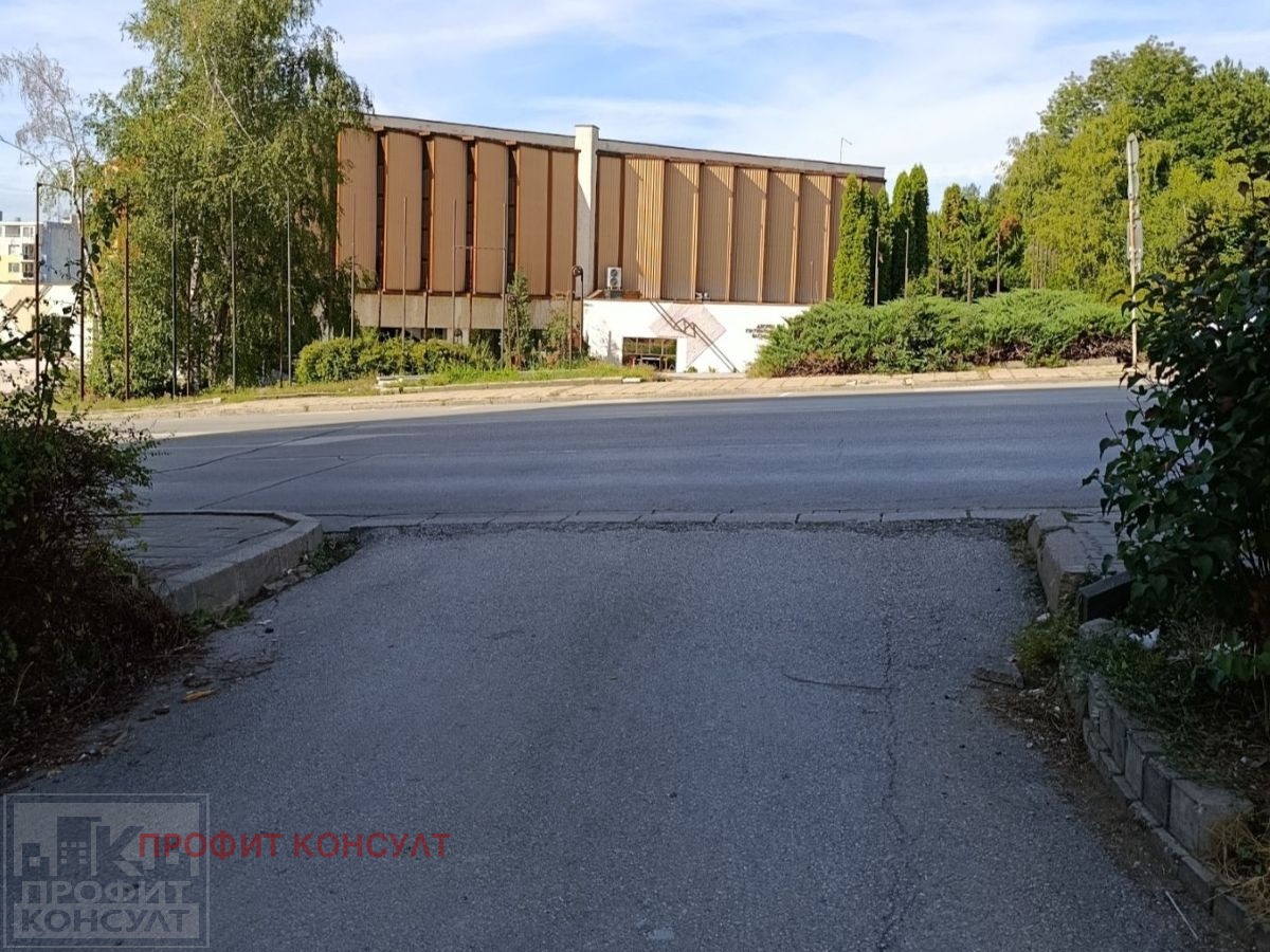 Дава под наем МАГАЗИН, гр. Велико Търново, Колю Фичето, снимка 8 - Магазини - 56116756