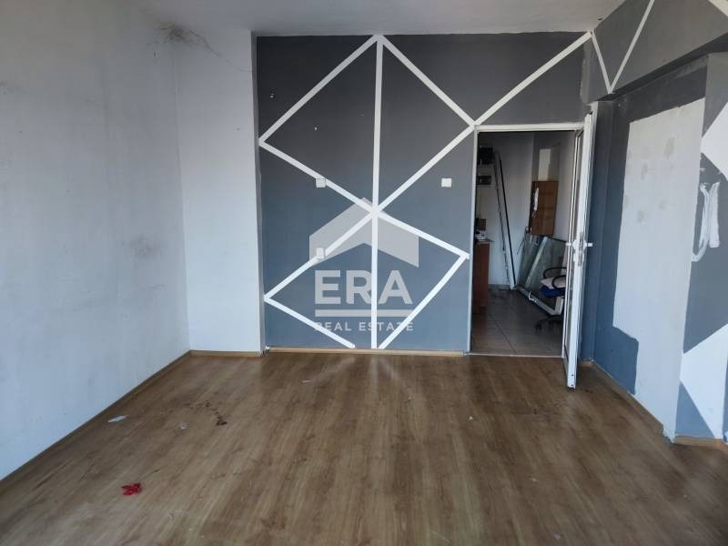 Дава под наем МАГАЗИН, гр. Хасково, Център, снимка 2 - Магазини - 53123190