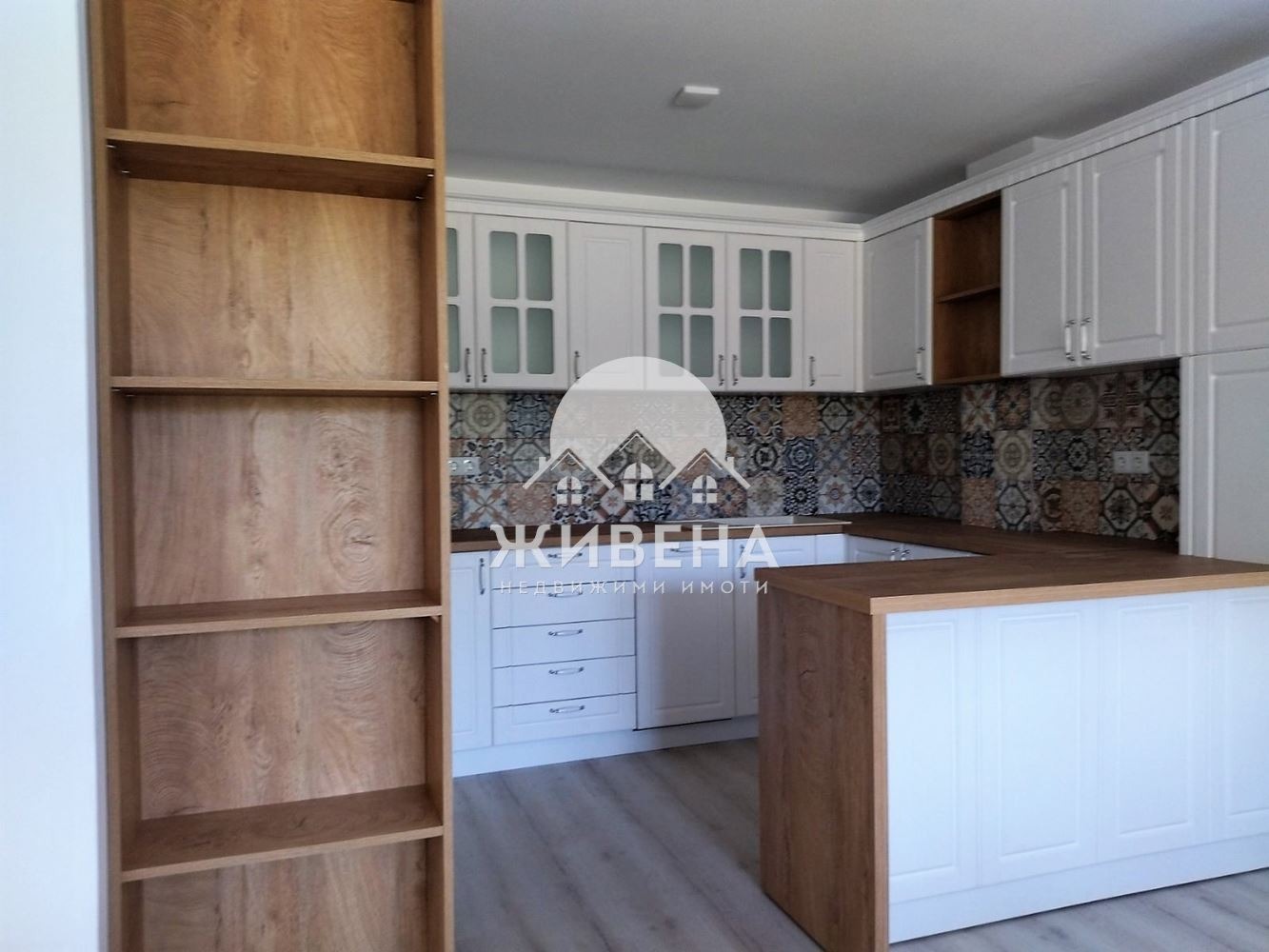 Дава под наем МНОГОСТАЕН, гр. Варна, к.к. Св.Св. Константин и Елена, снимка 2 - Апартаменти - 53823502