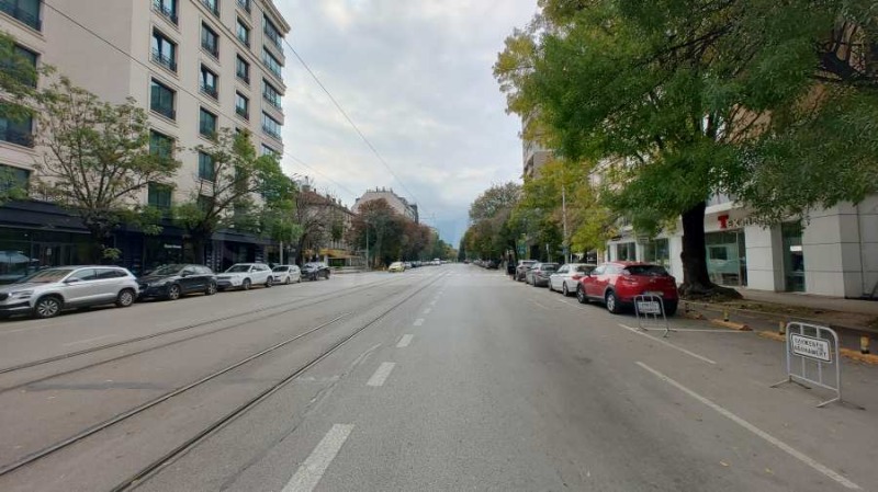 Дава под Наем МАГАЗИН в град София, Иван Вазов - 220 кв.м / 2 500 € » 4 889.58 лв., СУПРИММО - ГЛАВЕН ОФИС