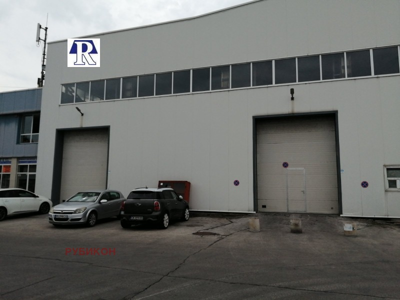 Дава под Наем СКЛАД в град Пловдив, Индустриална зона - Юг - 900 кв.м / 3 221.14 € » 6 300 лв., РУБИКОН