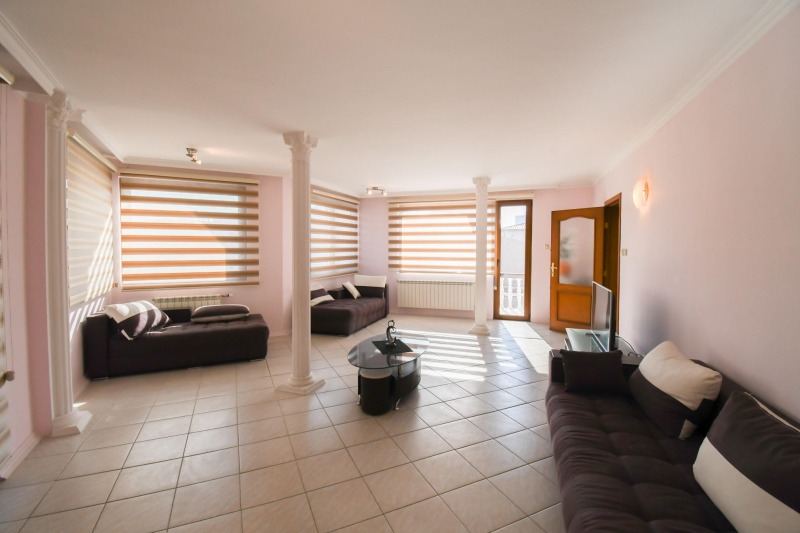 Дава под наем ЕТАЖ ОТ КЪЩА, гр. София, Надежда 4