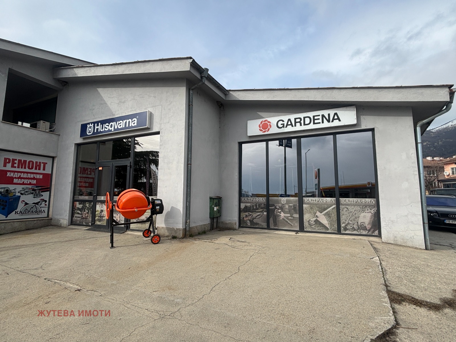 Дава под наем МАГАЗИН, гр. Карлово, област Пловдив, снимка 6 - Магазини - 53605547