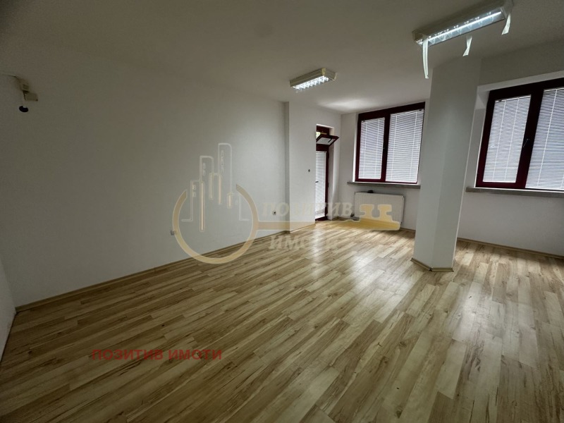 Kiadó  Hivatal Sofia , Belite brezi , 38 négyzetméter | 89503900 - kép [2]