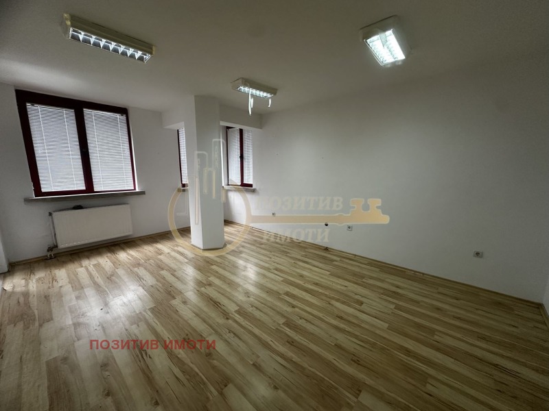 Kiadó  Hivatal Sofia , Belite brezi , 38 négyzetméter | 89503900