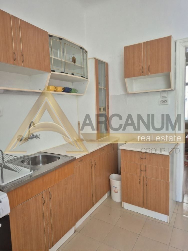 Дава под наем ЕТАЖ ОТ КЪЩА, гр. Варна, Център