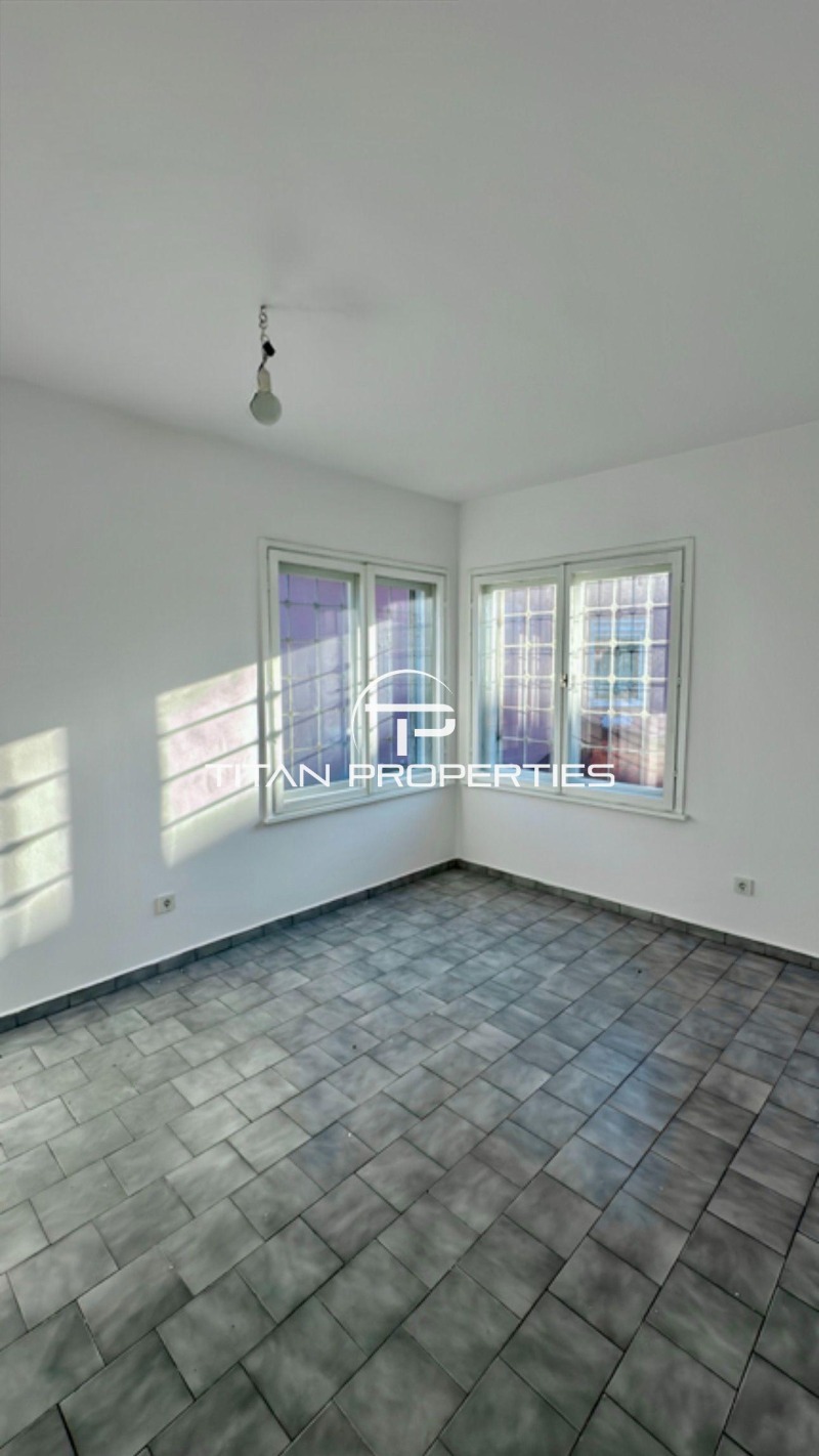 Дава под наем ЕТАЖ ОТ КЪЩА, гр. Пловдив, Център, снимка 4 - Етаж от къща - 52771445