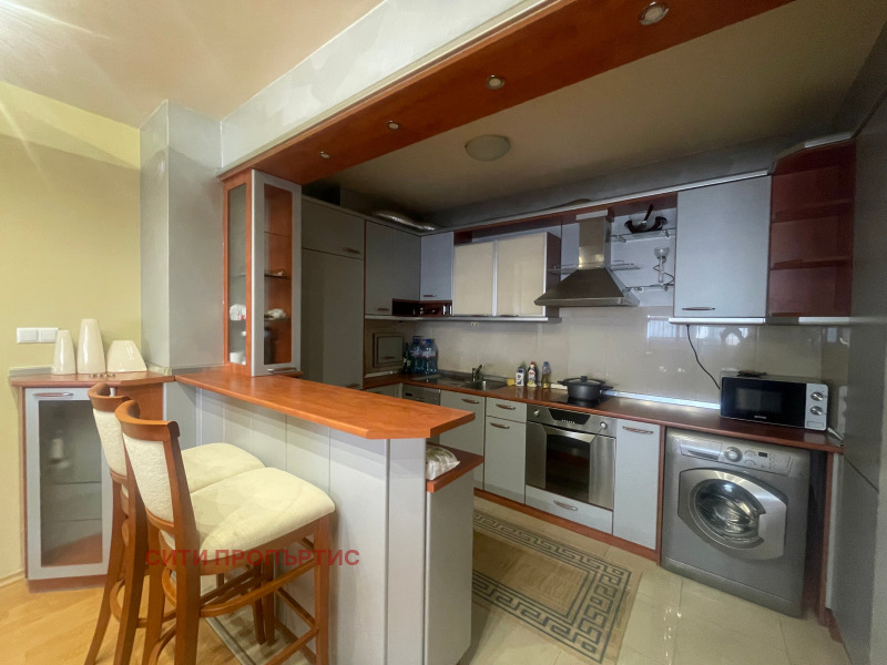 Дава под Наем 3-СТАЕН в град Благоевград, Идеален център - 120 кв.м / 600 € » 1 173.50 лв., СИТИ ПРОПЪРТИС