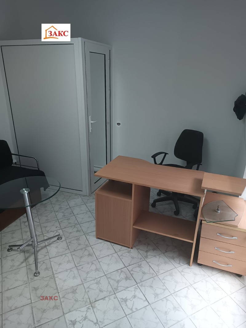 Дава под Наем ОФИС в град Кърджали, Център - 15 кв.м / 200 € » 391.17 лв., ЗАКС