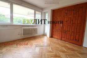 2 makuuhuonetta Meditsinska akademija, Sofia