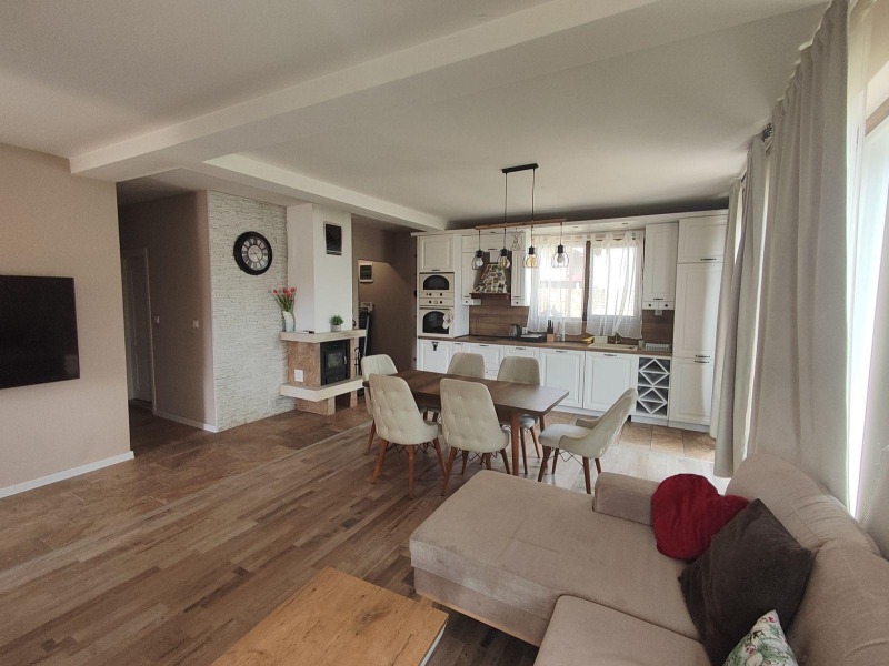 Под наем КЪЩА, област София, гр. Божурище • 1200 € • 90019375 — Holmes.bg
