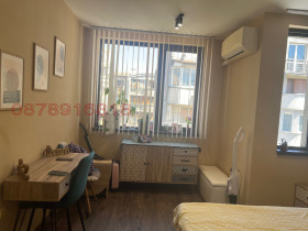 1 chambre Tsentralna pochta, Varna
