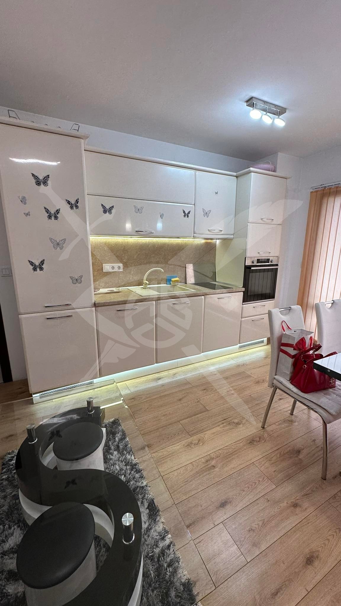 Дава под наем 2-СТАЕН, гр. Варна, Център