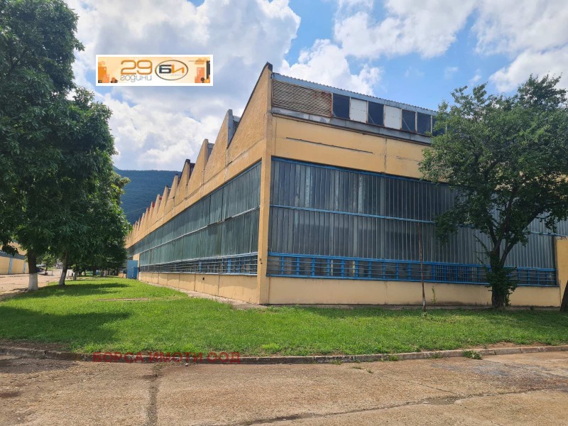 Дава под Наем СКЛАД в град Враца, Хранително-вкусова зона - 2880 кв.м / 6 624 € » 12 955.42 лв., БОРСА ИМОТИ ООД