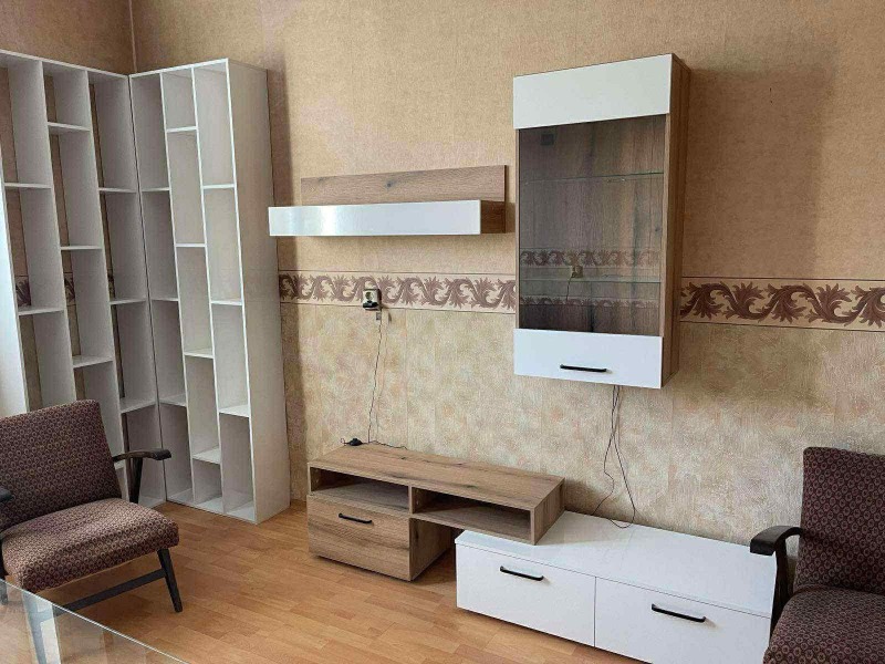 Do wynajęcia  1 sypialnia Sofia , Centar , 60 mkw | 83084230 - obraz [3]