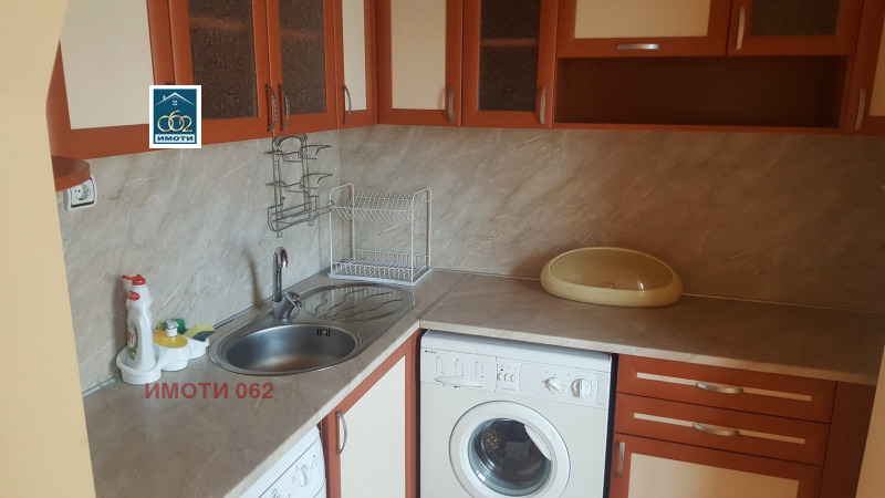 Дава под нем  3-стаен, град Велико Търново, Център •  850 лв. • ID 25866805 — holmes.bg - [1] 