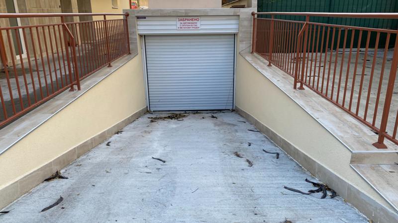 Дава под наем ГАРАЖ, ПАРКОМЯСТО, гр. Бургас, Лазур