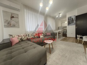 1 quarto Vazrajdane 1, Varna