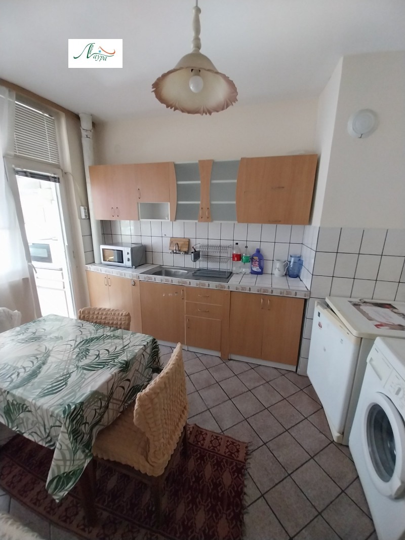 Дава под нем  2-стаен, град Шумен, Тракия •  470 лв. • ID 62590469 — holmes.bg - [1] 