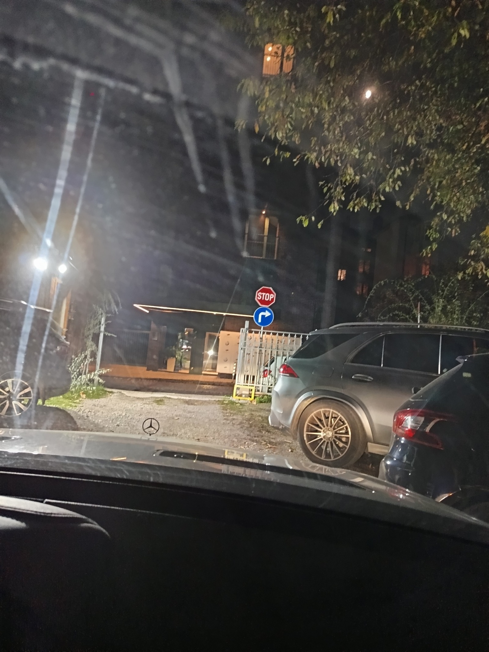 Дава под наем ГАРАЖ, ПАРКОМЯСТО, гр. София, Център, снимка 6 - Гаражи и паркоместа - 53999129