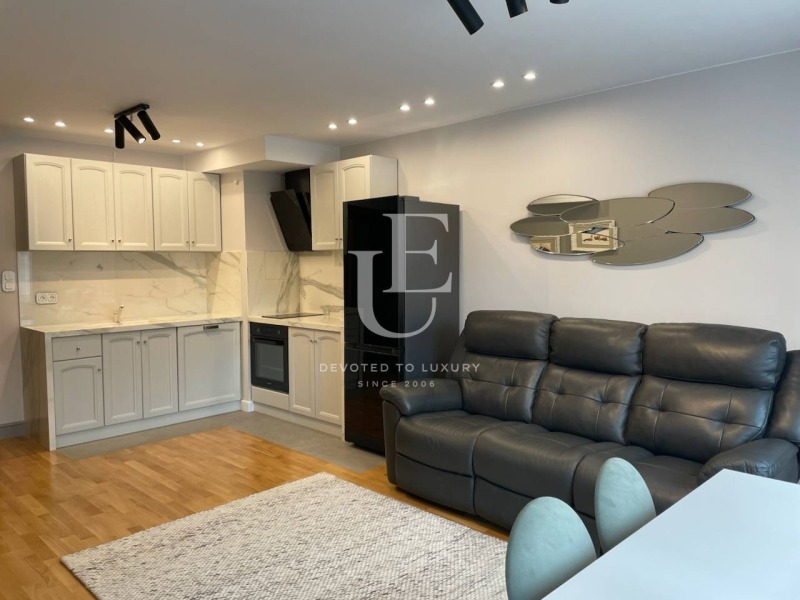 Дава под нем  2-стаен, град София, Център •  750 EUR • ID 18405425 — holmes.bg - [1] 