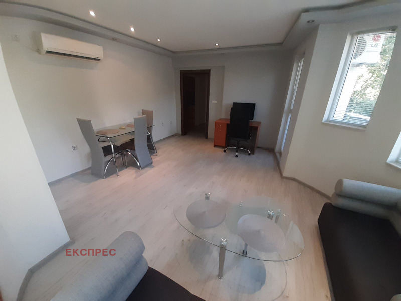 En renta  1 dormitorio Plovdiv , Mladezhki Jalm , 70 metros cuadrados | 43943067 - imagen [4]