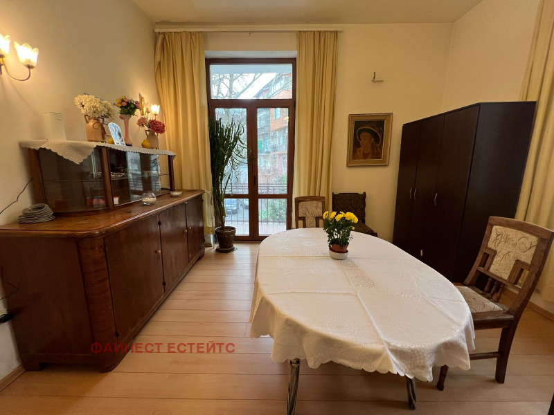 Zu vermieten  2 Schlafzimmer Sofia , Zentar , 120 qm | 92492504