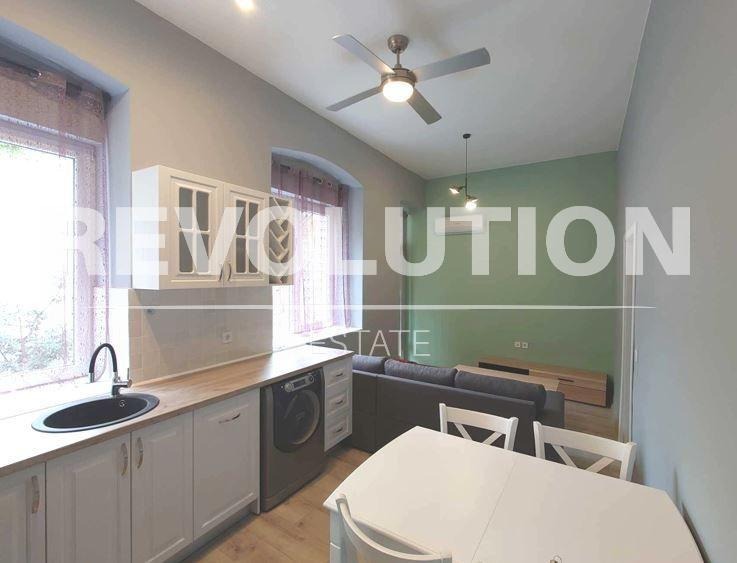 Дава под наем ЕТАЖ ОТ КЪЩА, гр. Варна, Център, снимка 2 - Етаж от къща - 52561207