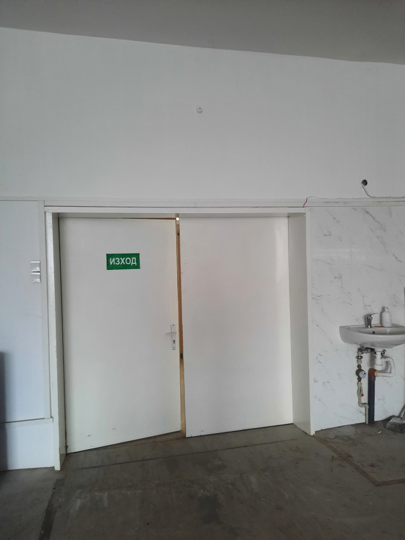 Дава под Наем ПРОМ. ПОМЕЩЕНИЕ в град Пловдив, Каменица 2 - 66 кв.м / 198 € » 387.25 лв.