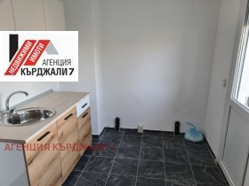 1 спаваћа соба Вазрожденци, Карджали