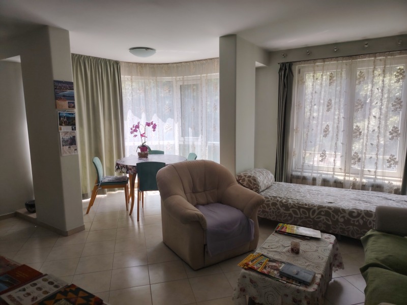 Дава под Наем 3-СТАЕН в град София, Иван Вазов - 110 кв.м / 1 000 € » 1 955.83 лв., ГЕОРГИ ПЕТРОВ