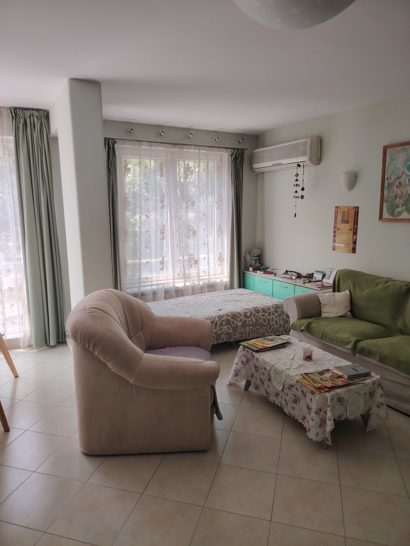 Zu vermieten  2 Schlafzimmer Sofia , Iwan Wazow , 110 qm | 60812200 - Bild [3]