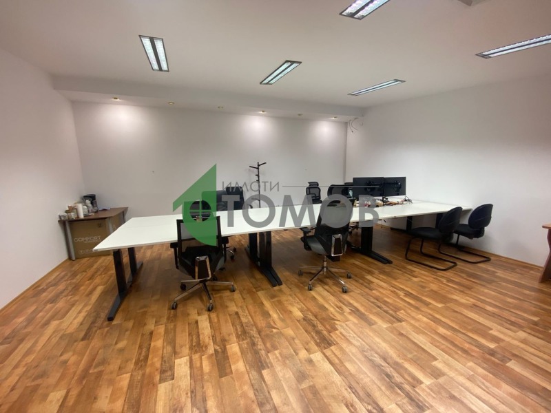 Дава под Наем ОФИС в град Шумен, Център - 150 кв.м / 486 € » 950.53 лв., ИМОТИ ТОМОВ
