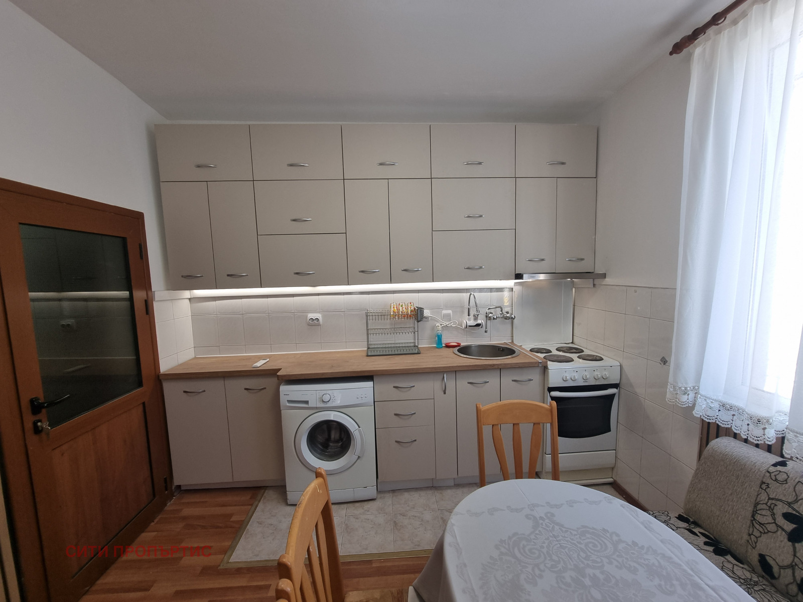 Дава под наем 3-СТАЕН, гр. Благоевград, Идеален център, снимка 2 - Апартаменти - 53789575