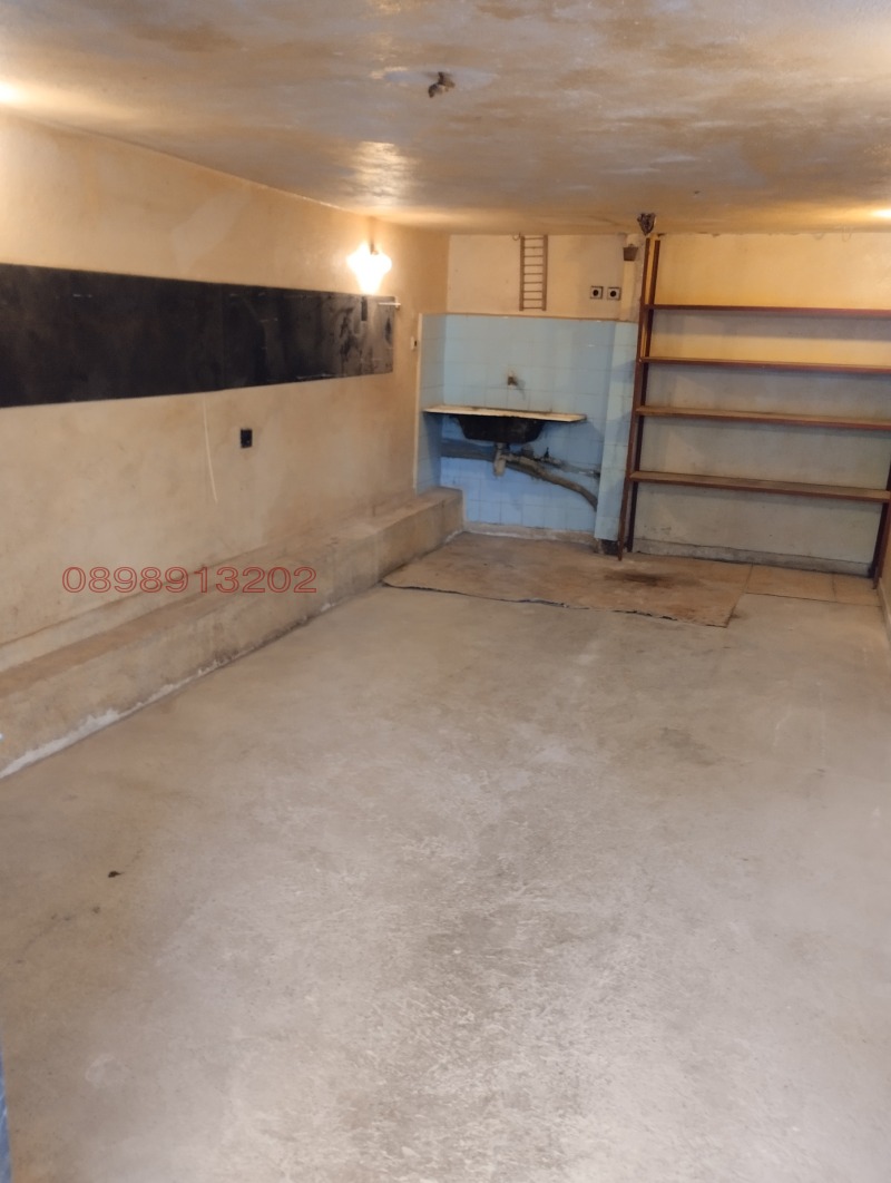 Дава под наем ГАРАЖ, ПАРКОМЯСТО, гр. Варна, Конфуто