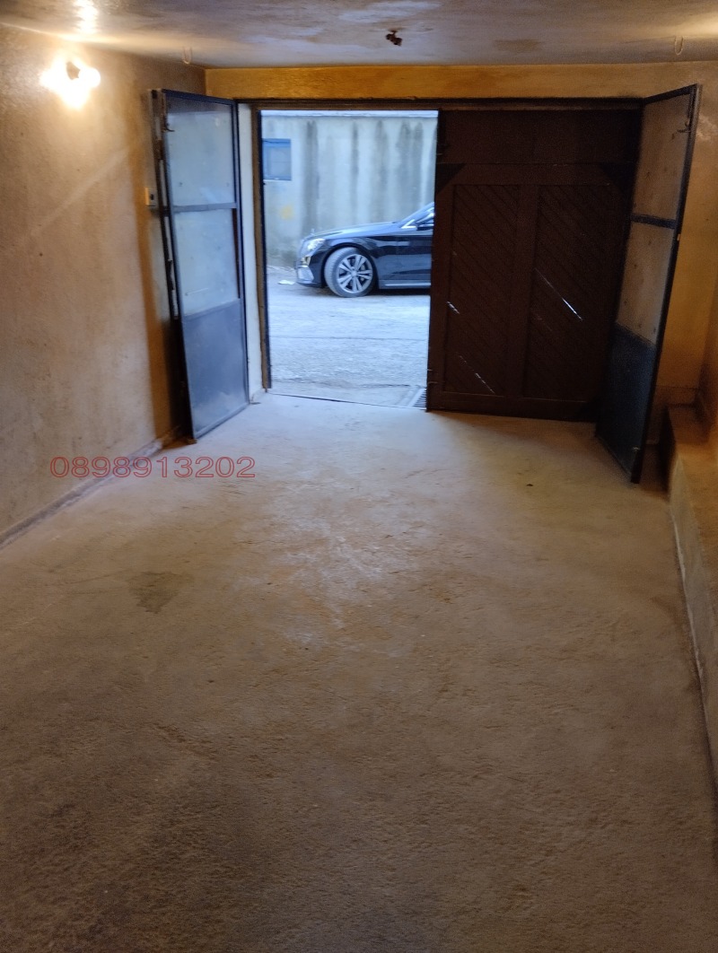 Дава под наем ГАРАЖ, ПАРКОМЯСТО, гр. Варна, Конфуто, снимка 3 - Гаражи и паркоместа - 52923055