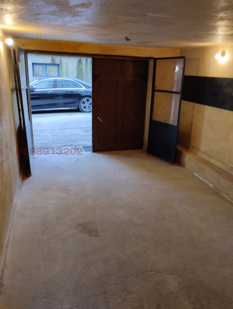 Дава под наем ГАРАЖ, ПАРКОМЯСТО, гр. Варна, Конфуто, снимка 4 - Гаражи и паркоместа - 52923055