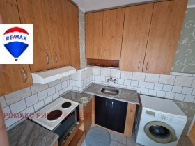 Studio Hašove, Ruse 3