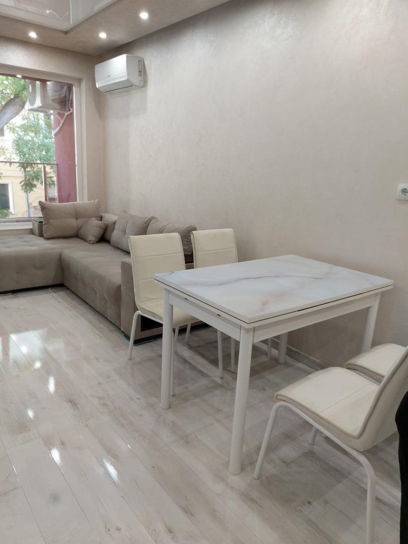 Para alugar  1 quarto Plovdiv , Kiutchuk Parij , 65 m² | 13195628